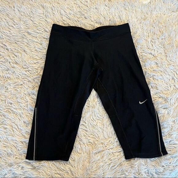 Nike cropped leggings    - Picture 1 of 3
